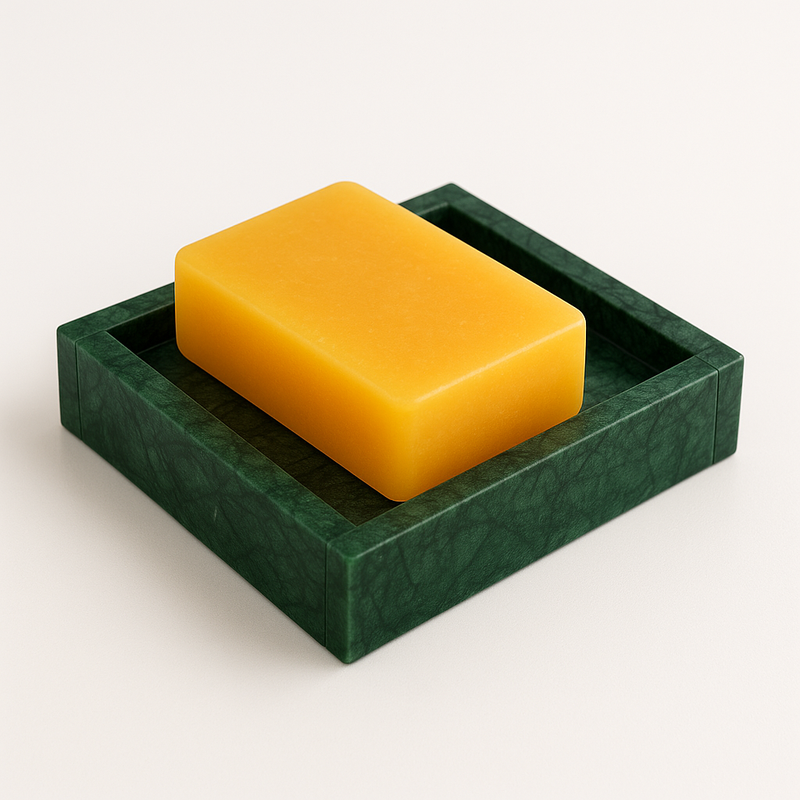 porte savon en marbre vert dans la salle de bain