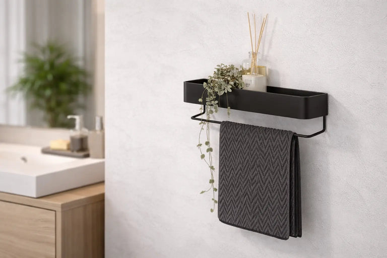 Étagère et porte-serviettes de salle de bain