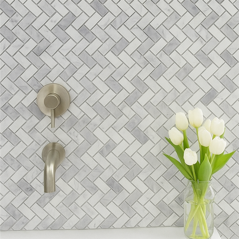 Dosseret de cuisine design en carrelage marbre chevron