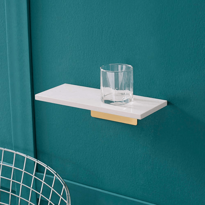 Étagère pour salle de bain en marbre naturel : un rangement.