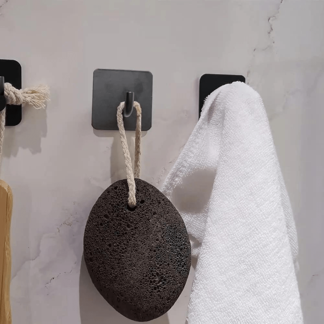 Organisation salle de bain avec crochets 