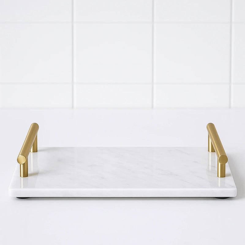 Plateau rectangulaire en marbre blanc avec poignées dorées de luxe