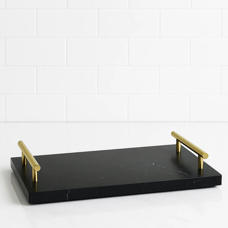 Plateau rectangulaire en marbre noir avec poignées dorées de luxe