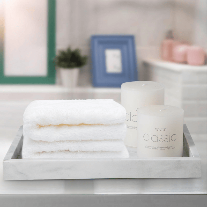 Plateau rectangulaire en marbre naturel, parfait pour organiser vos accessoires de salle de bain