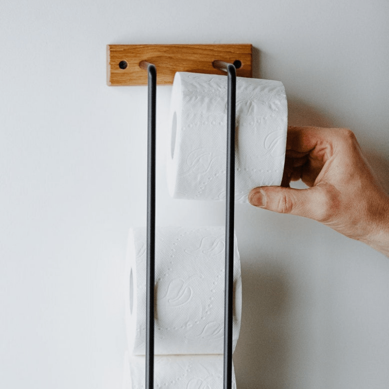 Découvrez notre porte papier toilette mural en bois et métal, design élégant, gain de place et pratique