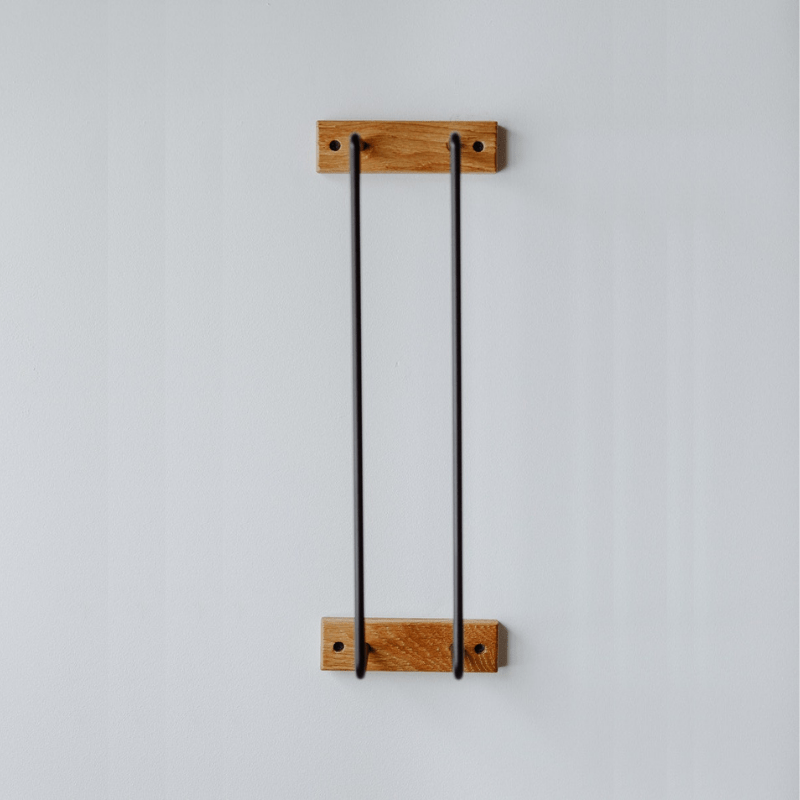 Découvrez notre porte papier toilette mural en bois et métal, design pratique pour une salle bain