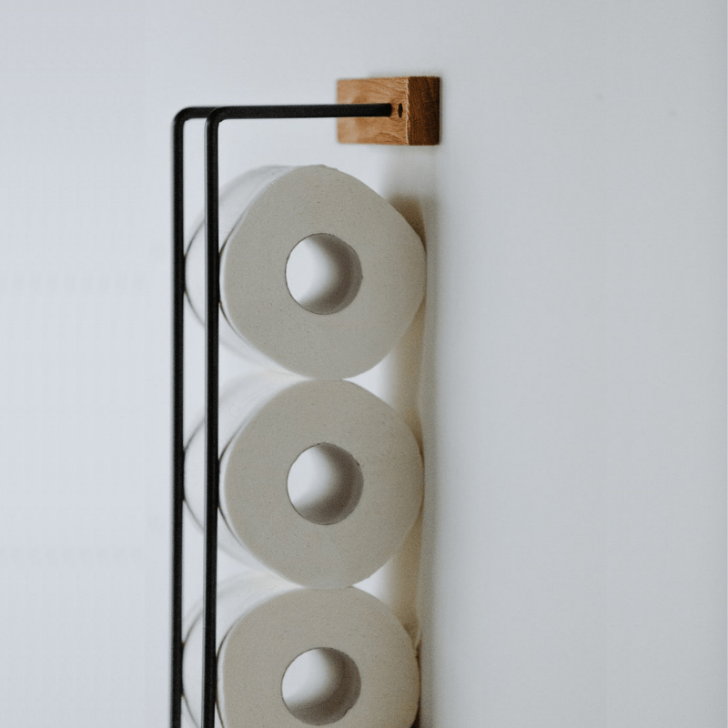 Découvrez notre porte papier toilette mural en bois et métal, design élégant, gain de place et pratique