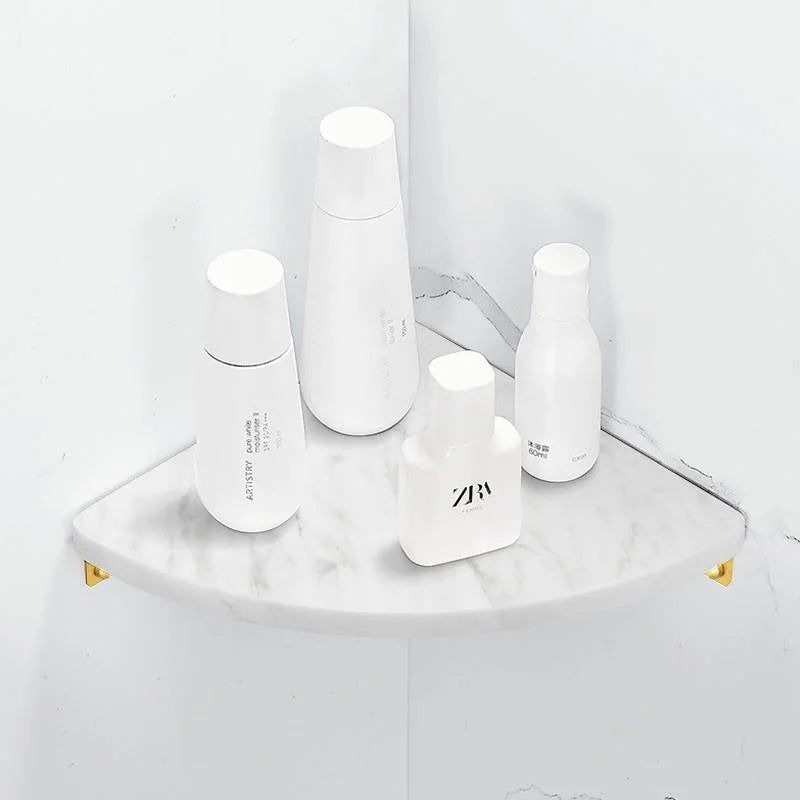 Etagere murale en marbre blanc pour salle de bain 